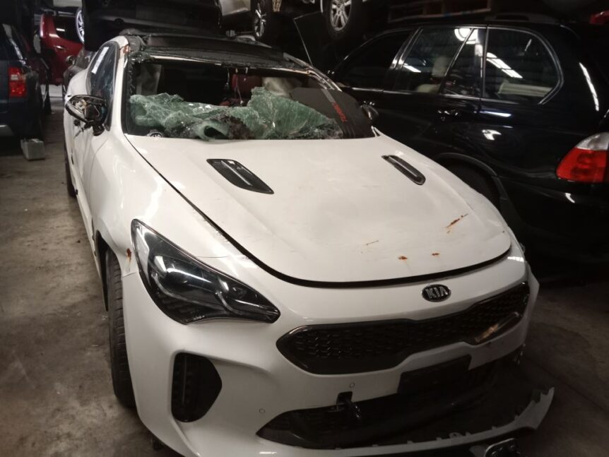 KIA Stinger 2020 White Wrecking