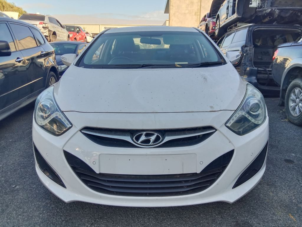 Hyundai i40 2014 White Wrecking