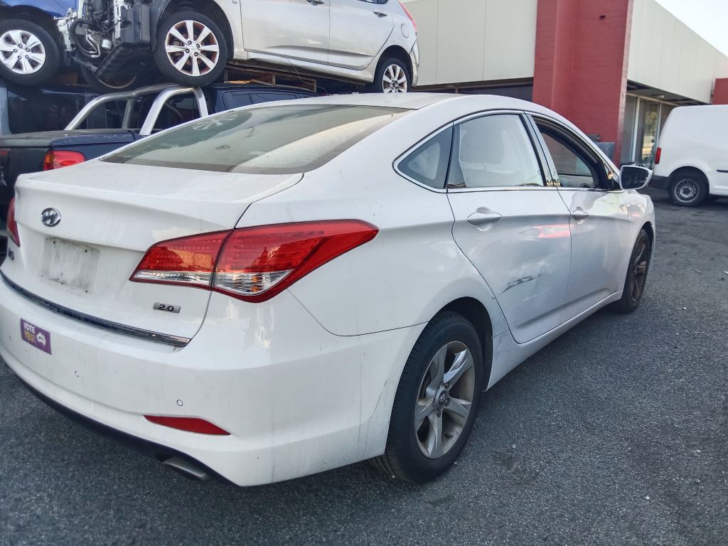 Hyundai i40 2014 White Wrecking