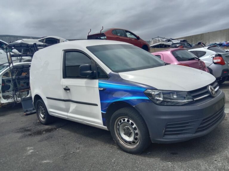 Volkswagen caddy 2016 White Wrecking