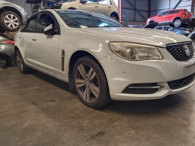 Holden Commodore 2015 White Wrecking